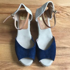 NWOT Kanna Espadrille Navy open toe wedge.
